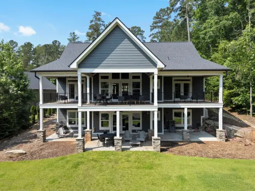 Lake Keowee Luxury. Quiet Cove. Putting Green. Near Clemson. Sleeps 18