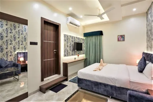Hotel Rose Gold Hotels in Ahmednagar