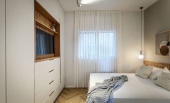 3Br High Quality Apt with City View