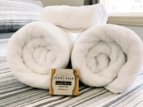 Newly Built 1-bedroom house w/ deck, W/D, full kitchen, WiFi in SANDPOINT Hotels in Sandpoint