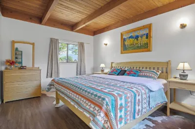 Taos Pine Home - A/C - HotTub - Entire House - Private Courtyard Hotels near Twirl