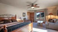 Beautiful Home on 40+ Acres on South Platte River Hotel a Pine