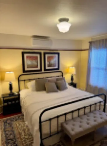 Steps from downtown - Beautiful historic home with AC, WiFi