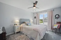 Covered Bridge Haven - 3-bedroom house with themed rooms in Winterset