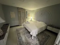 Peaceful 1-Bedroom Retreat in Town