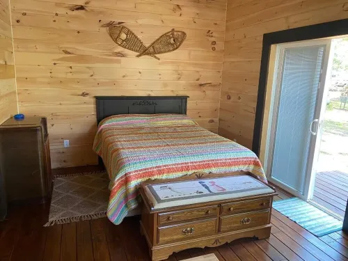 Charming cabin with indoor Pickleball court! Unlimited access during the weekday