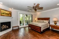 TOWNSEND SUNRISE DREAM Pavilion, Hot Tub, Arcade Games, Theater Room, Bunk Room!