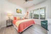 6BR Luxe Lakefront Home, Private Pool, Hot Tub, Boat Dock, Putting Green, Views