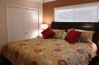 Remodeled in-town beauty with Mountain Views! Large, fully fenced back yard.