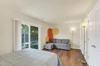 Spacious modern 4-bedroom townhome in Wilmington, up to 10 people Hotels in Wilmington