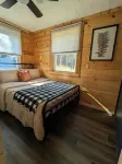 Wilderness Retreat 3-bedroom cabin in Eustis, Maine
