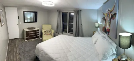 Charming Country Cottage 3-bedroom house in Leesville with WiFi and AC