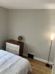 Art Pennington 4-bedroom house with WiFi in Cedar Rapids NewBo / Czech Village Hotels near Walmart Supercenter