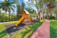 Spacious 8Br w/ Guesthouse + Pool & Tons of Games