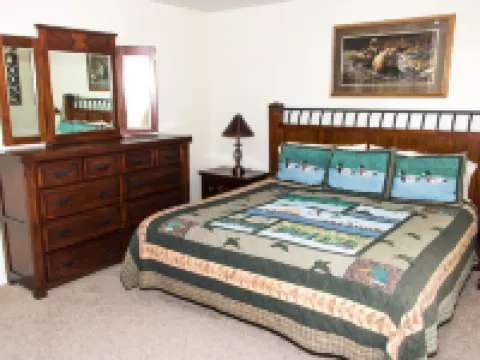 Gorgeous Tahoe Condo/Pools/Hot Tub/Tennis/ 1/2 Mile to Beach! Hotels in Dollar Point