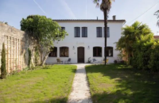 Maison et table d'hôtes le Camélia Blanc的白色茶花農家旅館