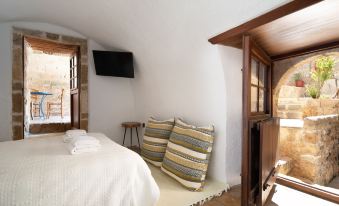 Menexes Suites Monemvasia