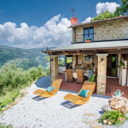 Sospirata Farmhouse in Pescia