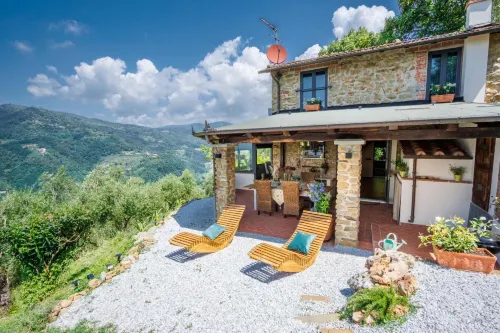 Sospirata Farmhouse in Pescia Hotels in Pescia
