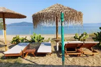 Beach Villa Next to the Waves