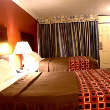 Polynesian Inn Hotels near Crystalbrook Golf Course