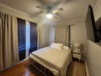 Katherine's Cozy Bungalow! No Check-out List!! Hotels near Rose-Hulman Institute of Technology
