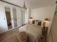 Upmarket 3 bedroom villa with garden and Jacuzzi close to the sea
