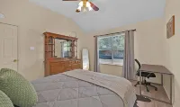 Whisper Hollow: Spa, Game Room