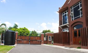 The Guest Apartments at Border Crossings