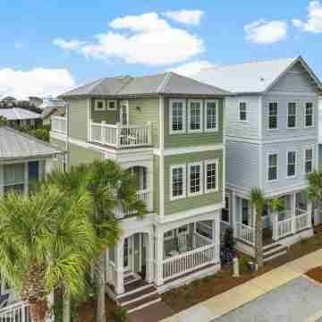 Luxury 4BR ~ 3 King Suites ~ Resort Pool & Beach Hotel Exterior