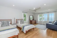 BAYVIEW New! 3BR/3 FB Sandy Beachfront Oasis w/ views over Buzzards Bay to Cape!