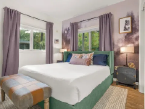 7BR Designer Home w/ Hot Tub, Game Room Hotels in Massanutten