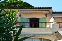 Apartment with pool, 300m beaches Tahiti, Moorea, Ramatuelle, St-Tropez. Hotels near Le Château des Marres