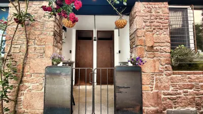 馬科隆閣樓 Ayvalık Islands Nature Park附近的飯店