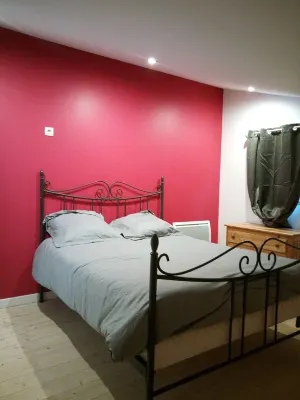 Warm Refuge for Family Vacations Các khách sạn ở Cantal