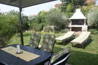 4 +2 pers. FREE Wi-Fi, AIR, & GARDEN GRILL, FAMILY FRIENDLY Các khách sạn ở Porec
