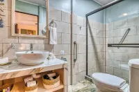 Casa Familia-Pura Vidaville. Private Modern Cabin w/ AC & Fiber Wi-Fi. Near Park