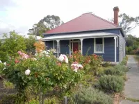 Yarram Cottage - Art and Accommodation