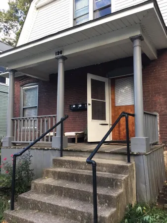 Cozy Downtown Apartment - Steps to UK and Downtown! Отели рядом с достопримечательностью «Кладбище Лексингтон»