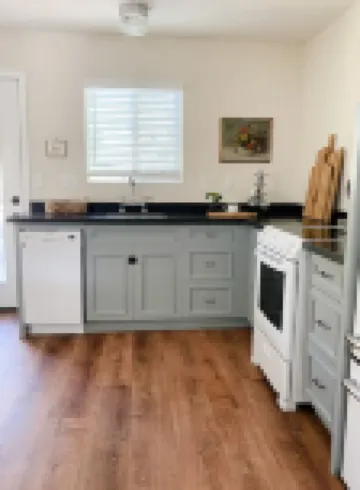 Near Downtown, Convenient to Restaurants, 2 Cruiser Bikes To Explore With!