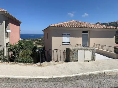 Apartment T2 Sea View, Air-conditioned, 4 People swimming pool in the residence Отели в г. Лумио