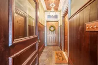 Quaint & charming century-old brownstone near NYC