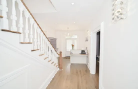 Large Home downtown Saint Andrews within walking to Beach, Shops and Restaurants 聖安德魯斯酒店