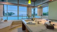 Contemporary Tropical Mansion, Infinity Pool, Private Gym, Spa, Cinema & Chef