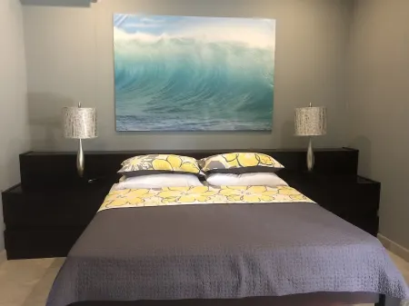 Private island oasis with pool Отели рядом с достопримечательностью «Сплит»