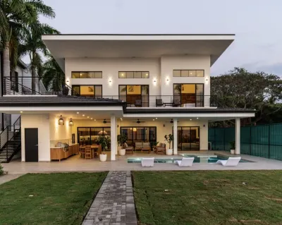 Casa Natalia: Luxurious Oceanfront Villa with Housekeeping and Concierge