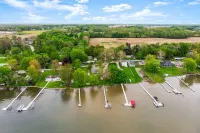 Adorable Chapman Lake Front Home Hotel a Plain Township