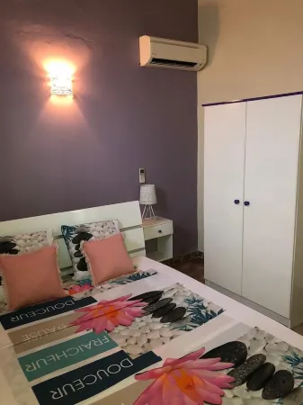 Luxury Villa Bel Air for 6 people with swimming pool, terrace and garden Отели в г. Капестер-Бель-О