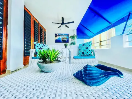 Bayshore Apt.|2PPL| Beach| Balcony| Top Location