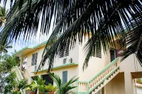 Beachfront Bliss 4-bedroom house with WiFi and AC in Aguada Aguada 호텔